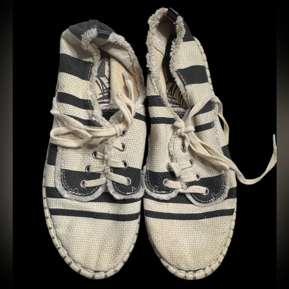 DV Close Toed Black Cream Striped Espadrilles w Platform and Laces Size 6.5 ws17